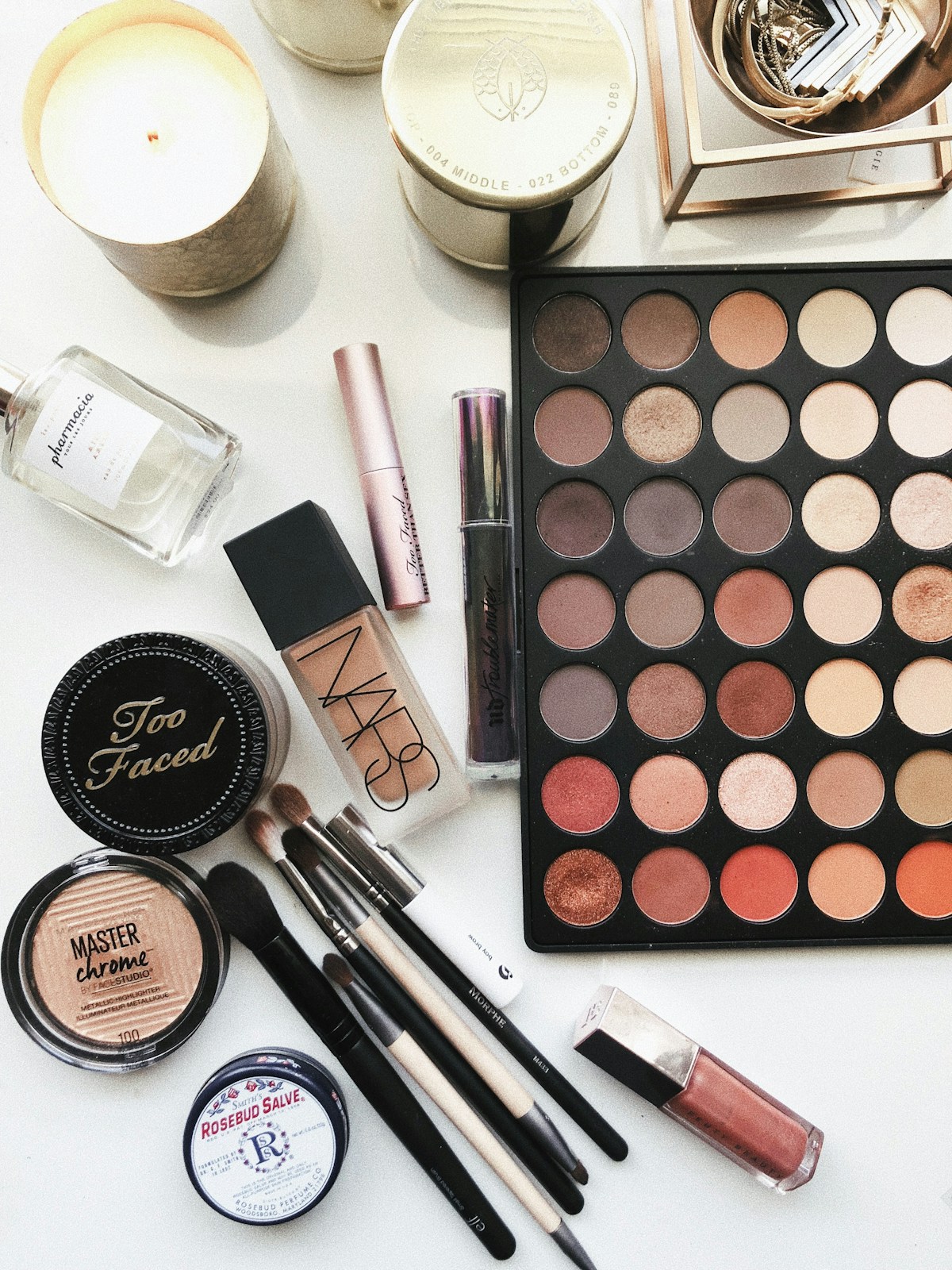 Modelo editorial con maquillaje LUMAE Beauty